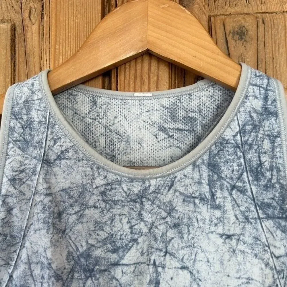 Lululemon Women's Size 6 Ebb to Train Sports‎ Bra Blue White Tie Dye Racerback